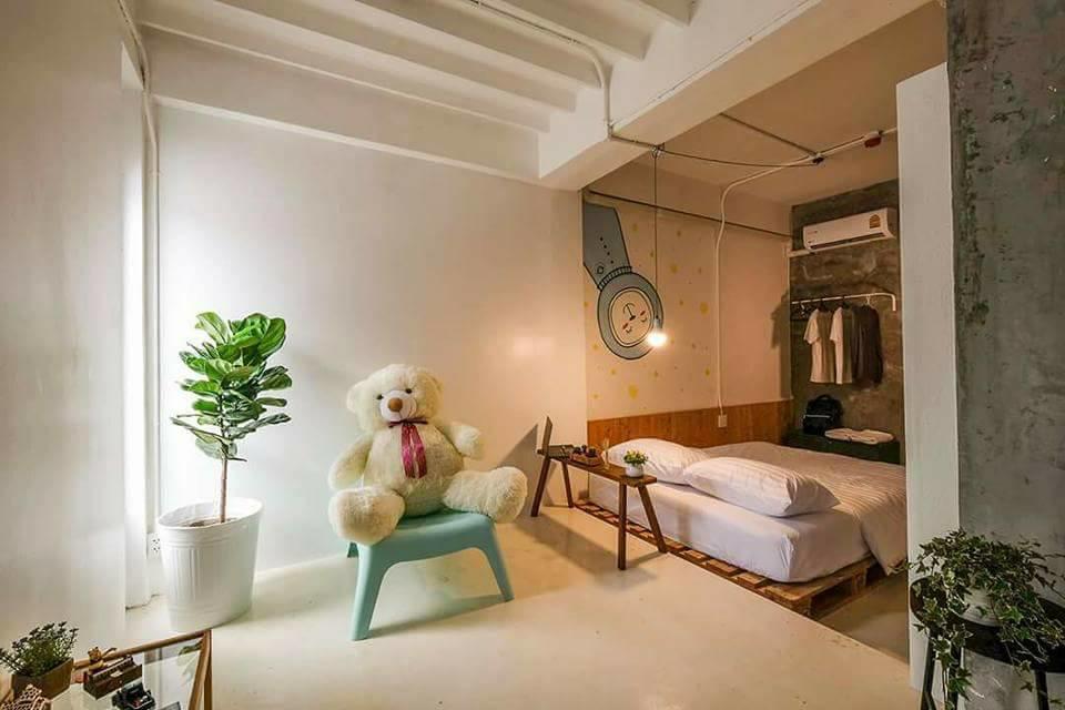 Pastelhouse Hostel (Adults Only) Банкок Екстериор снимка